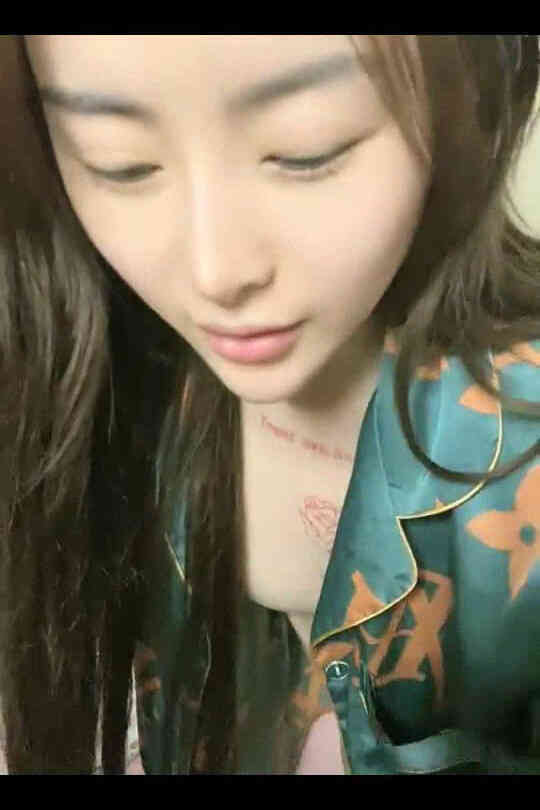 [国产剧情]妹子好清纯长得筷子般的美腿海报剧照