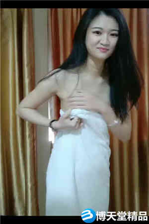 精壮猛男轮操双飞白嫩美乳嫩模 边看自己和美女做爱的爽片边快速抽插漂亮嫩模海报剧照