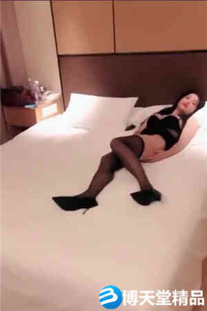 国产美丽性感人妖海报剧照