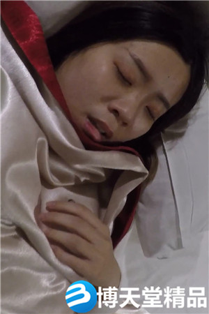 [国产剧情]刚失恋心情不好的巨乳妹子灌醉不醒人事带到宾馆啪啪海报剧照