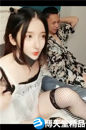 [国产剧情]清纯美女极品网红女神在家和大屌男友各种姿势激烈啪啪海报剧照
