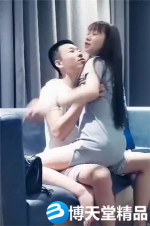 [国产剧情]约炮辣妹子从沙发操上床海报剧照