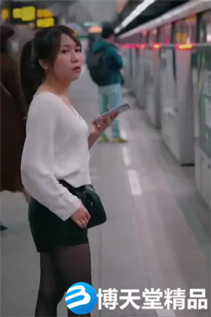 [国产剧情]S女王让插不让射海报剧照
