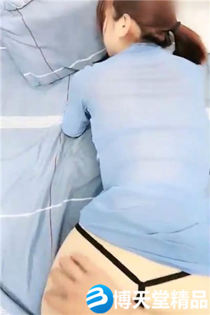 [国产剧情]黑丝旗袍女跟两个小哥高难度姿势抽插海报剧照
