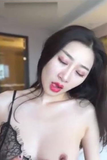 [国产剧情]台湾女网红漏出蝴蝶逼高颜值极品身材海报剧照