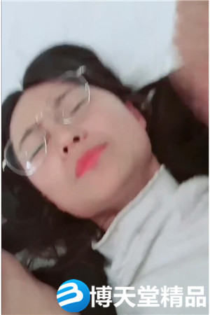 [国产剧情]闷骚大学生不停挑逗男友还说来呀来呀实在受不了按倒床上扒光尽情发泄海报剧照