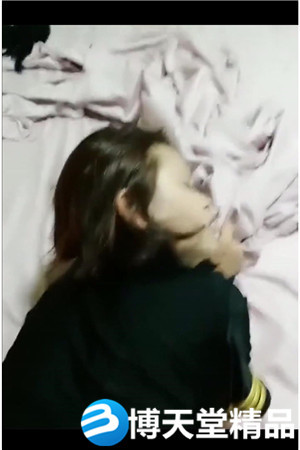 [国产剧情]骚表妹换装黑丝制服诱惑勾搭我爽到不小心内射出来海报剧照