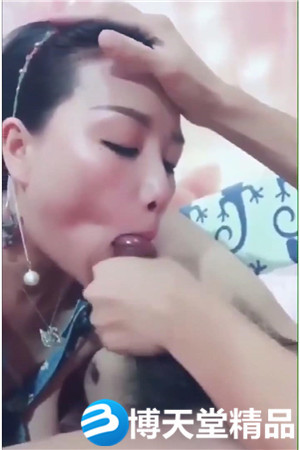 [国产剧情]木瓜奶少妇，约她到家里吃大鸡巴，口爆射她嘴里海报剧照