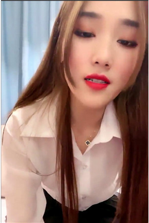 [国产剧情]精精和腿腿 两个良家妹子老哥酒店双飞海报剧照