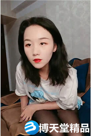 [国产剧情]红唇黑丝少妇足疗按摩勾搭男技师 按腿的时候拿着跳蛋玩起来海报剧照