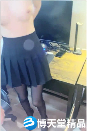 [国产剧情]网吧包厢激战【泽美】超正点闺蜜 色气黑丝JK少女制服海报剧照