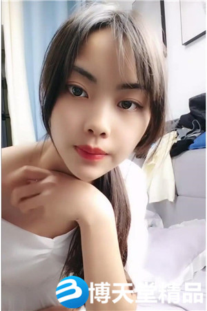 [国产剧情]马尾辫苗条妹子居家和炮友啪啪，隔着内裤摸逼口交舔屌海报剧照