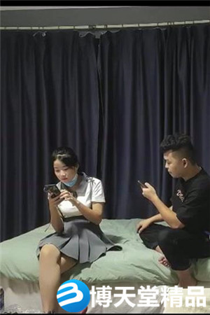 [国产剧情]甜美害羞小姐姐，1200来一炮，脱光了还害羞后入时想挡一挡海报剧照