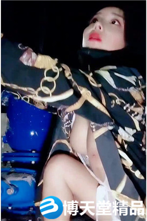 [国产剧情]户外勾搭路人激情啪啪，脸口交大鸡巴，衣服都没脱就干上了，揉着奶子后入海报剧照