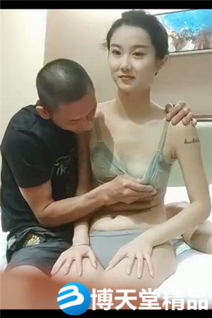 [国产剧情]非常能操的老哥回歸首秀，有點文靜清純長腿妹，苗條身材掰穴69舔弄海报剧照