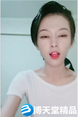 [国产剧情]短發酷酷中性小姐姐腰細大長腿，撩起衣服揉捏奶子海报剧照
