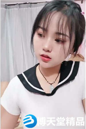 [国产剧情]甜美巨乳妹子在化妆被男友捏奶子，撩子晃动骑乘海报剧照
