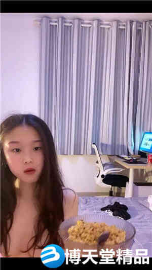 [国产剧情]极品颜值美女为赚钱下海和好友大秀，翘圆润屁股掰穴，浴室湿身诱惑，第一视角深喉大屌海报剧照