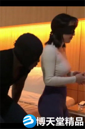 [国产剧情]魔都绿帽淫妻主动找最近火爆的强壮黑人鸭操美乳女友抱着打桩海报剧照