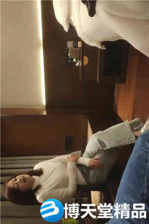 [国产剧情]撩起衣服舌吻摸奶，揉穴调情搞得想要，骑乘抽插大力猛操海报剧照