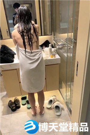[国产剧情]新疆美女酒店私拍，粉嫩高颜值，明星脸，超清画质抠穴洗澡海报剧照