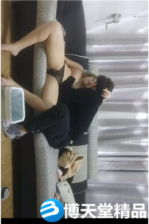 [国产剧情]2000约小少妇，沙发调情聊天舌吻，抠穴口交娇喘不断，香艳刺激对白精彩海报剧照