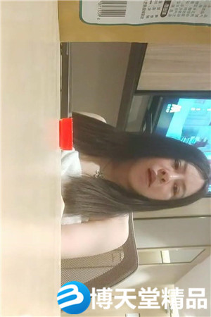 [国产剧情]精品小少妇，快乐过大年，酒店偷情聊天打炮洗澡一条龙，野鸳鸯激情一战海报剧照