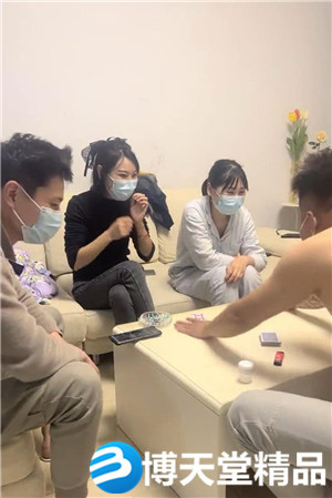 [国产剧情]护校大二，一个寝室的姐妹花，露脸，未来的白衣天使，重金出场海报剧照