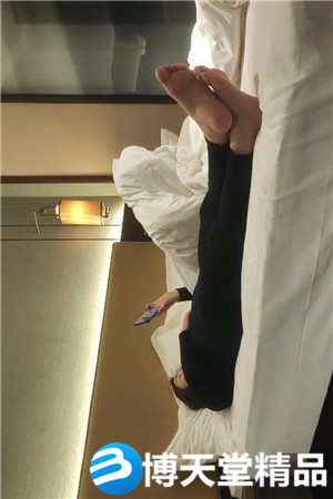 [国产剧情]中年妇女各种礼物套路，忽悠良家人妻偷情，超清设备偷拍海报剧照