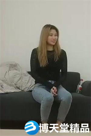 [国产剧情]170CM大长腿牛仔裤美妞，有点骚坐在身上扭动屁股，脱下裤子让美女舔屌海报剧照