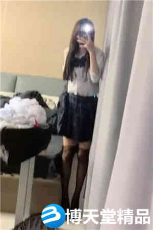 [国产剧情]这么美的逼里塞葡萄，挤出的刹那粉丝集体高潮刷礼物海报剧照