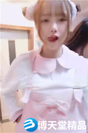 [国产剧情]百变小可爱露脸年轻看着很纯没想到这么骚，带两个小姐妹玩群P海报剧照