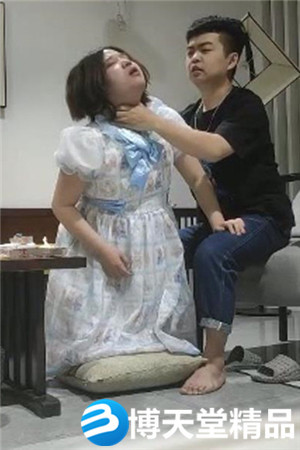 [国产剧情]今晚调教小母狗，萝莉裙肛塞尾巴，地上爬行海报剧照