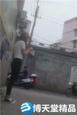 [国产剧情]傍晚时间一堆站街女，选了个妹子带小房间操逼海报剧照