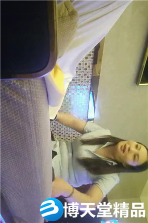 [国产剧情]小黑巷找站街女，颜值不错少妇，抓着大屌口硬开操海报剧照
