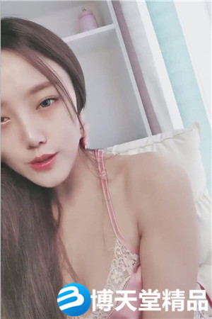 [国产剧情]颜值身材一流美御姐！性感睡衣！先自慰再操逼，抬起双腿水晶假屌爆插海报剧照