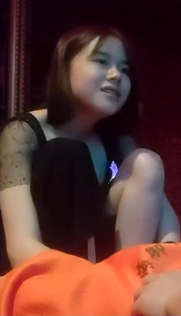 19岁新人嫩妹，少女的乳房真美丽海报剧照