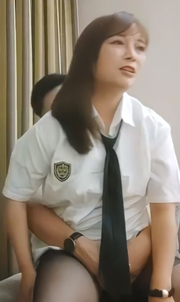 【老利探花】学生装，跳蛋操逼，很骚海报剧照