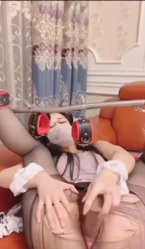 抖音网红私下福利，没想到飙骚水飙的这么多海报剧照