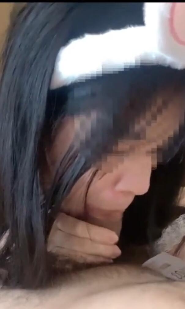 睡着午觉被漂亮女友口醒了，还给我戴上了安全套海报剧照