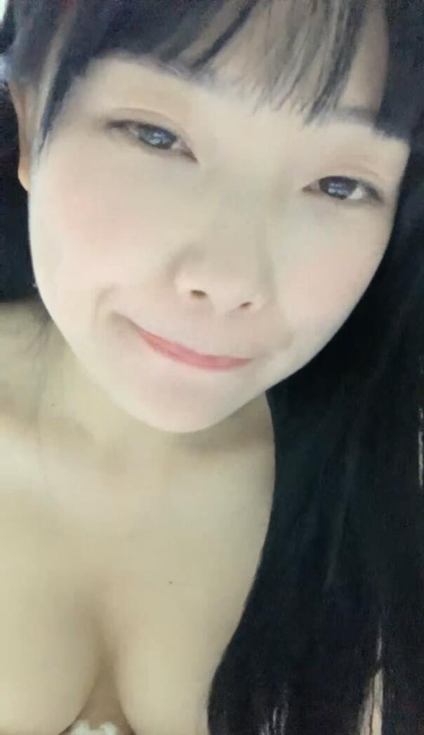 顶级尤物美少女！外表甜美大尺度自慰！海报剧照