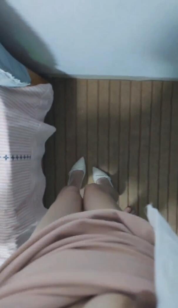 疯狂输出穿长裙的姐姐 感觉姐姐小穴要把我吸干海报剧照