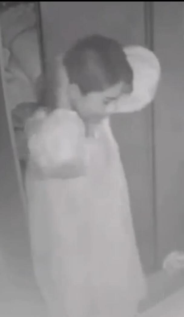 爷爷给孙子发完红包儿媳妇进房间拉上窗帘伺候老爷子做爱海报剧照