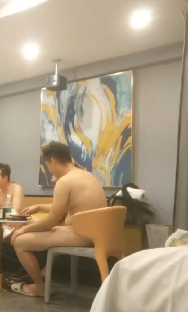 【换妻游戏呀】今夜3对夫妻，年度换妻淫乱盛宴海报剧照