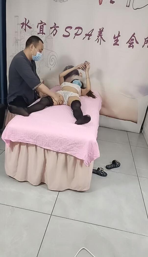 【诱惑的小女人】水宜方SPA养生会所，娇小玲珑，按摩加性爱海报剧照