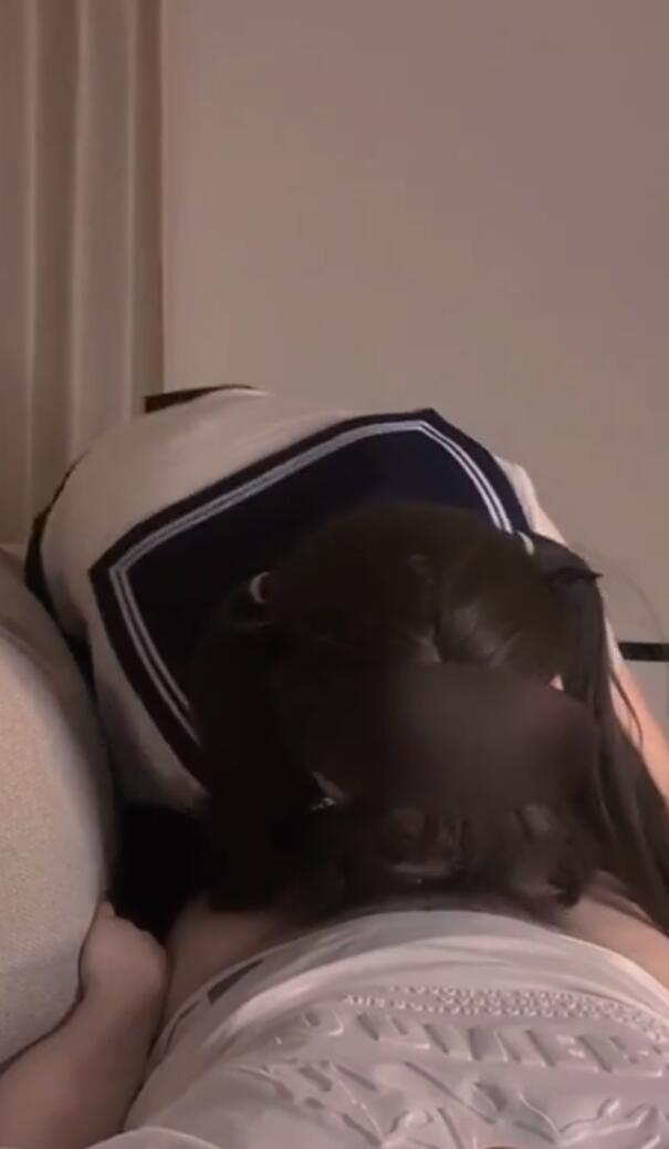 经典裤袜水手服 白给半夜的夜袭海报剧照
