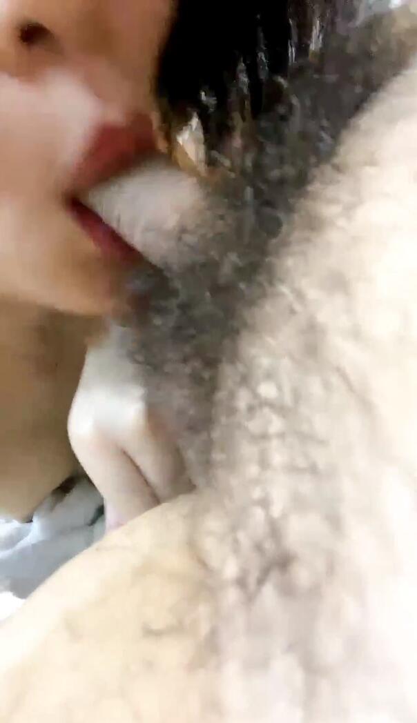 短发小少妇露脸酒店和单男直播做爱，无套啪啪解锁各种姿势后入把火辣辣的精液射在屁股上海报剧照