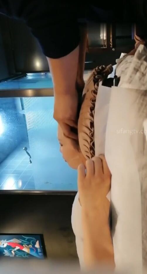 你老婆可能在找鸭，偷拍良家妇女的私密生活，【SPA养生之道】露脸大奶少妇被激情爆操 淫叫不止 连续抽插操不停海报剧照