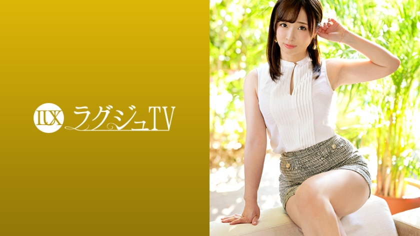 259LUXU1230 ラグジュTV 1243 あどけない笑顔が素敵な百貨店販売員が登場！真面目そうな印象は仮の姿…スイッチが入ると淫乱な顔が顕になる！濃厚でねっとり味わうフェラテクと妖艶な腰使いで世の男性を骨抜きにする！..海报剧照