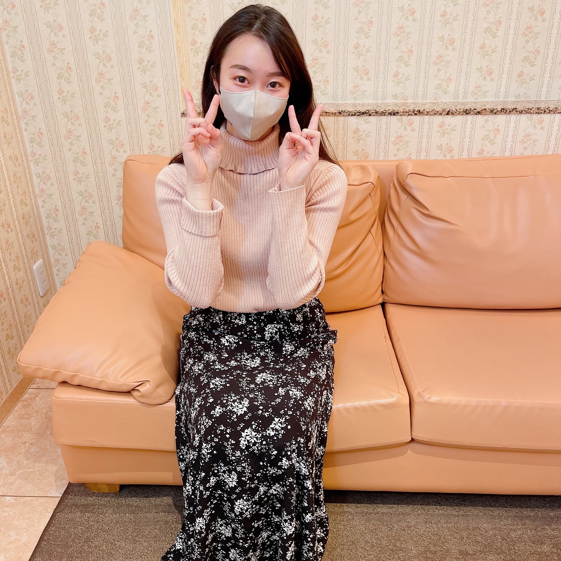 一看就知道完全的处女K先生，19岁女大学生，出生以来第一次的SEX生插入，中出，嘎嘎哭，，尖叫！！但是活-cd4海报剧照